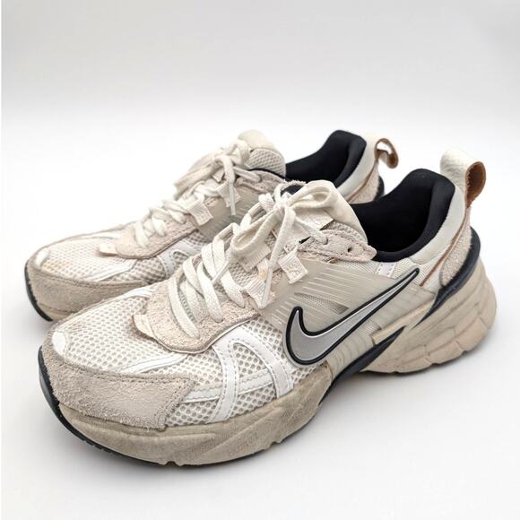 Nike V2K Run Women's Athletic Sneakers Summit White Orewood Brown Size US7.5 - Picture 1 of 11